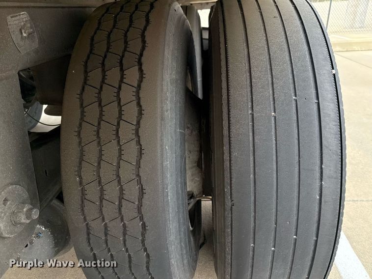 image for item EJ3727 2016 Vanguard VXP 57' dry van trailer