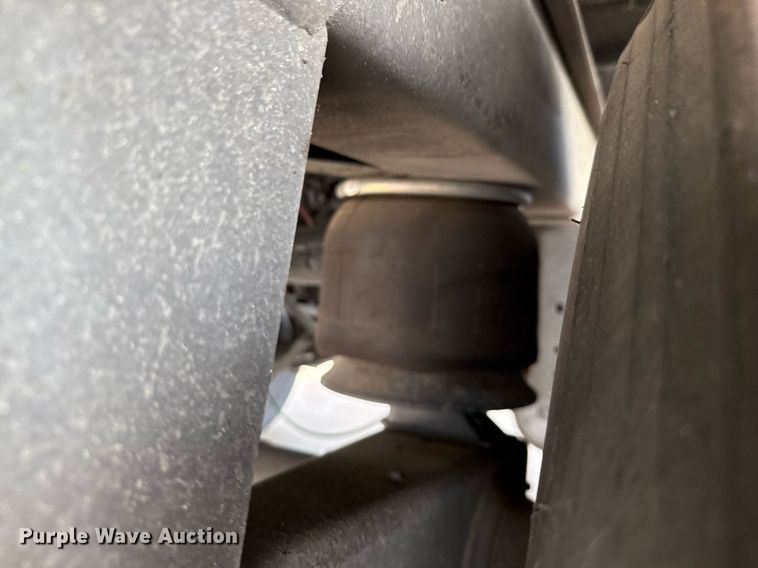 image for item EJ3727 2016 Vanguard VXP 57' dry van trailer