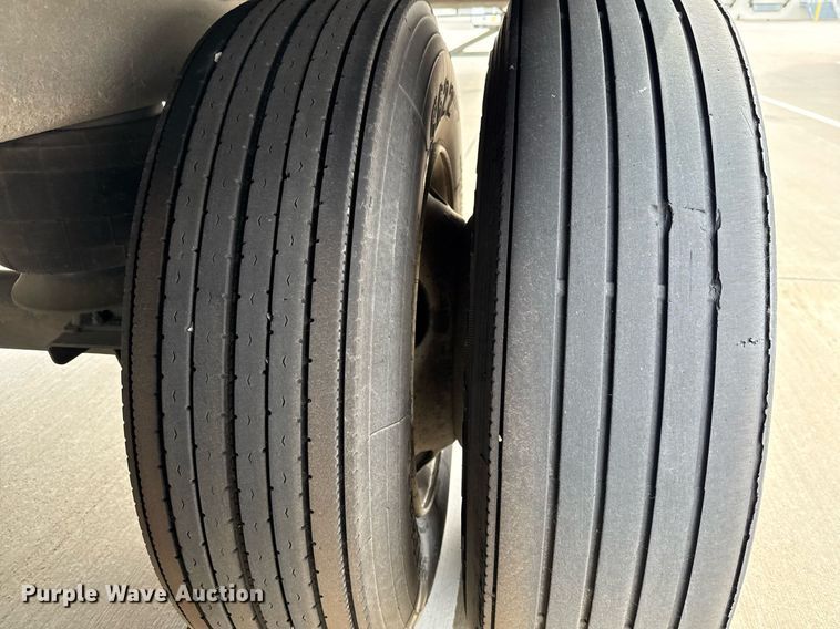 image for item EJ3728 2016 Vanguard VXP 57' dry van trailer