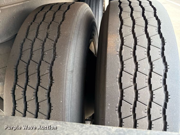 image for item EJ3728 2016 Vanguard VXP 57' dry van trailer