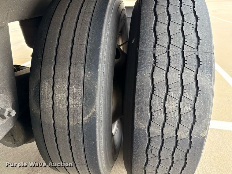 image for item EJ3728 2016 Vanguard VXP 57' dry van trailer