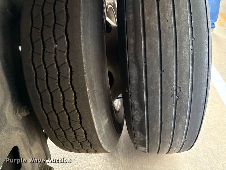 image for item EJ3729 2014 Vanguard VXP 57' dry van trailer