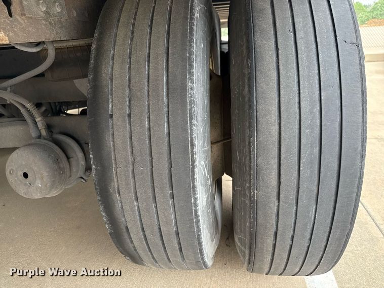 image for item EJ3729 2014 Vanguard VXP 57' dry van trailer