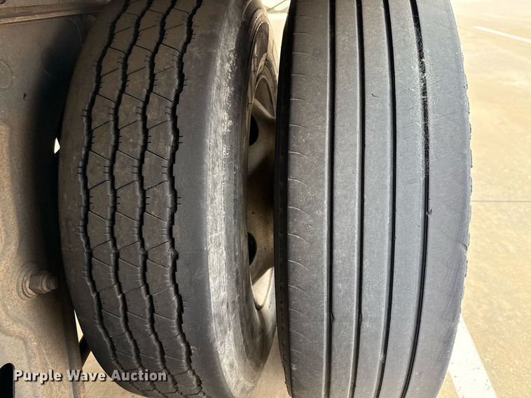 image for item EJ3730 2014 Vanguard VXP 57' dry van trailer