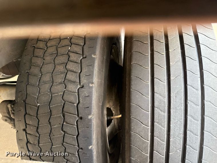 image for item EJ3730 2014 Vanguard VXP 57' dry van trailer