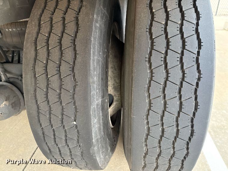 image for item EJ3730 2014 Vanguard VXP 57' dry van trailer