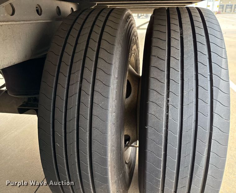 image for item EJ3731 2016 Vanguard VXP 57' dry van trailer