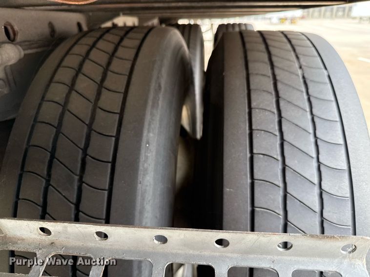 image for item EJ3731 2016 Vanguard VXP 57' dry van trailer