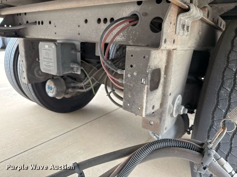 image for item EJ3731 2016 Vanguard VXP 57' dry van trailer