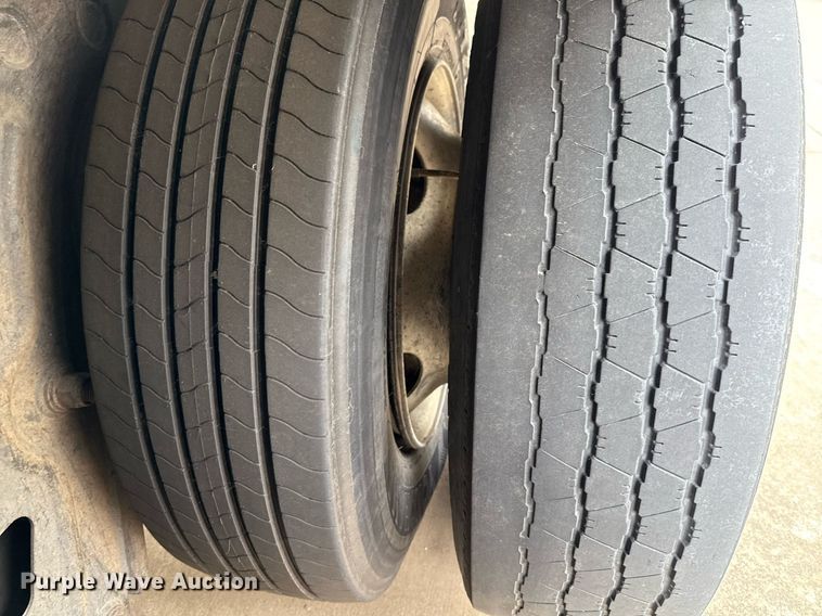 image for item EJ3733 2014 Vanguard VXP 57' dry van trailer