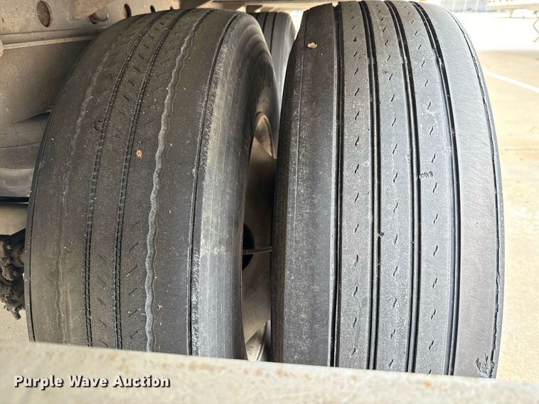 image for item EJ3734 2014 Vanguard VXP 57' dry van trailer