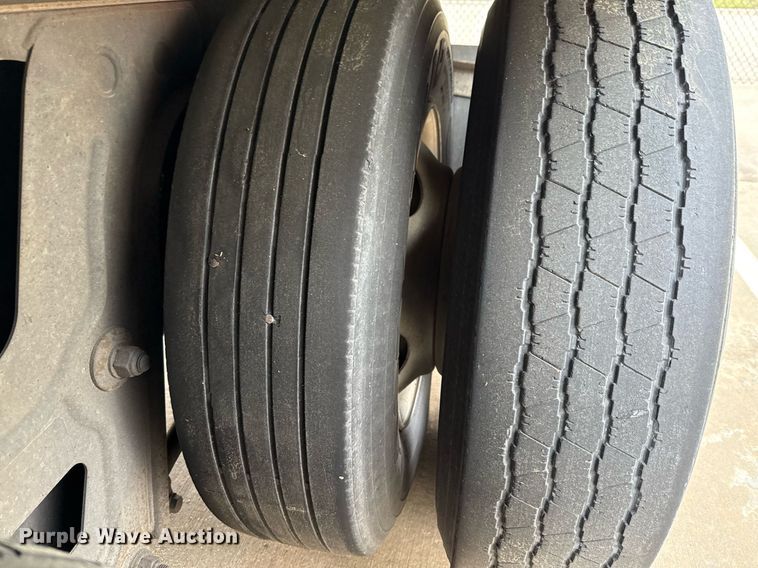 image for item EJ3734 2014 Vanguard VXP 57' dry van trailer