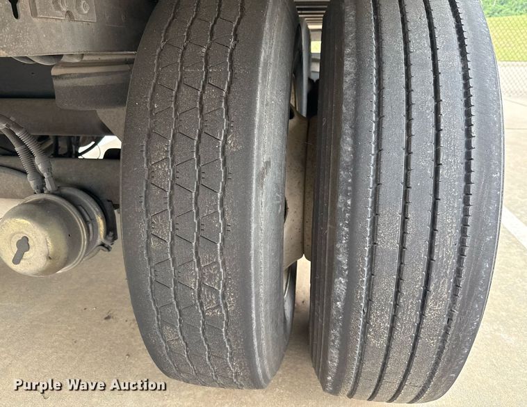 image for item EJ3734 2014 Vanguard VXP 57' dry van trailer