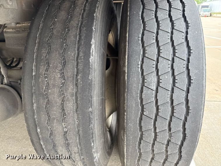 image for item EJ3735 2014 Vanguard VXP 57' dry van trailer