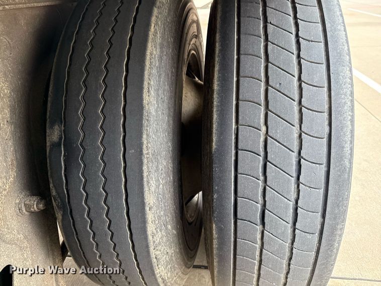 image for item EJ3736 2014 Vanguard VXP 57' dry van trailer