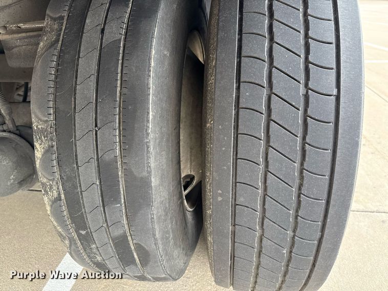 image for item EJ3736 2014 Vanguard VXP 57' dry van trailer