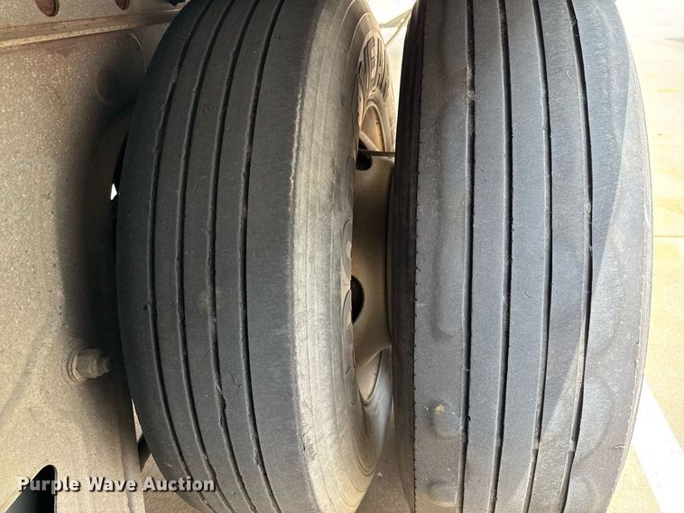 image for item EJ3737 2014 Vanguard VXP 57' dry van trailer