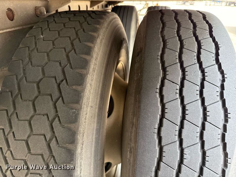 image for item EJ3737 2014 Vanguard VXP 57' dry van trailer