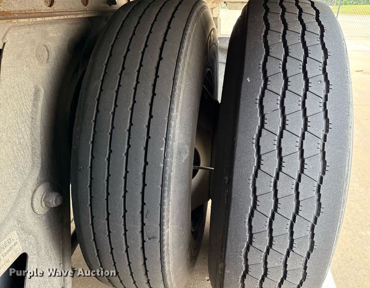 image for item EJ3737 2014 Vanguard VXP 57' dry van trailer