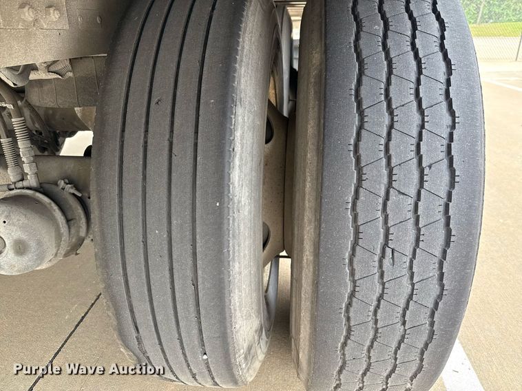 image for item EJ3737 2014 Vanguard VXP 57' dry van trailer