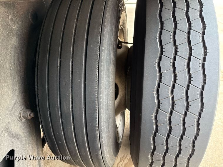 image for item EJ3738 2014 Vanguard VXP 57' dry van trailer