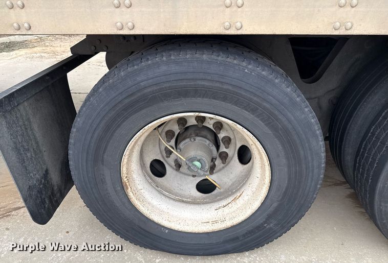 image for item EJ3738 2014 Vanguard VXP 57' dry van trailer