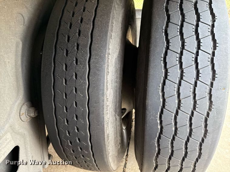 image for item EJ3738 2014 Vanguard VXP 57' dry van trailer