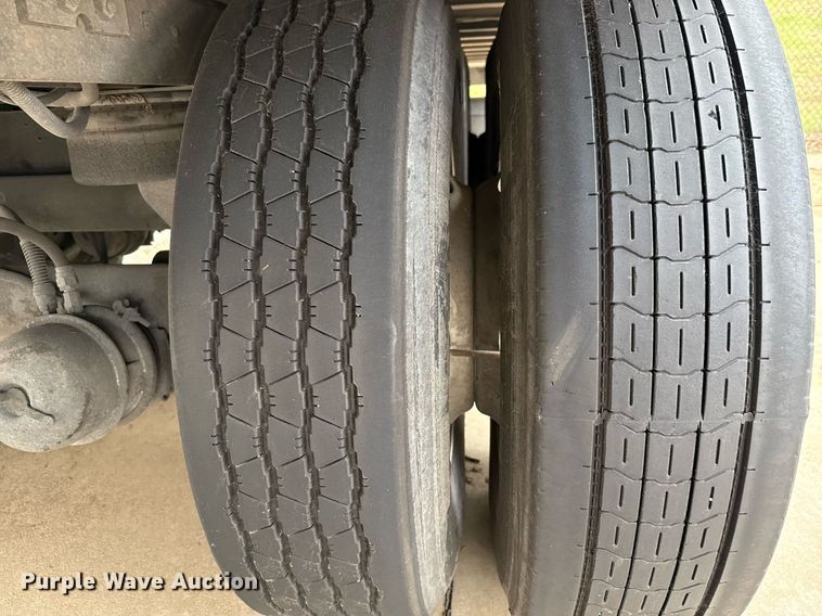 image for item EJ3738 2014 Vanguard VXP 57' dry van trailer