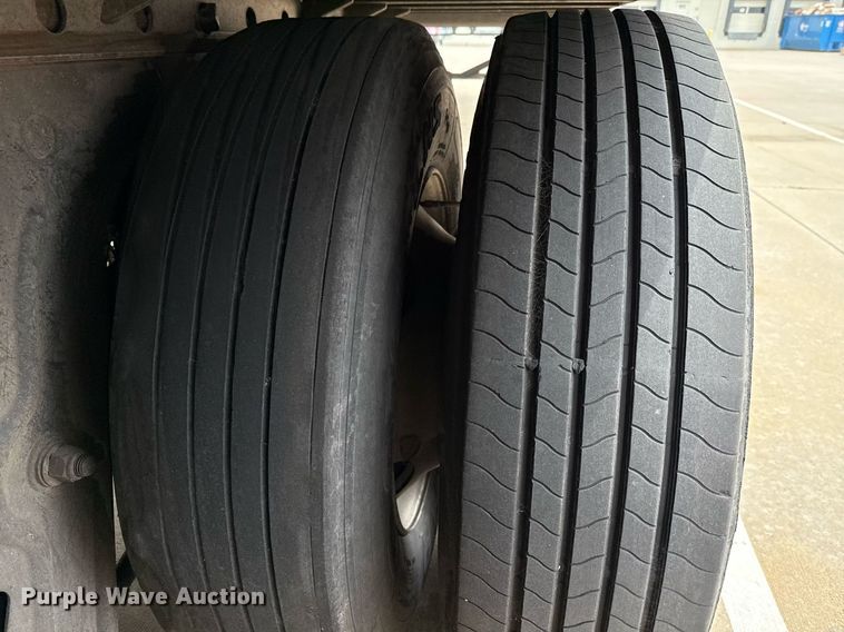 image for item EJ3739 2014 Vanguard VXP 57' dry van trailer