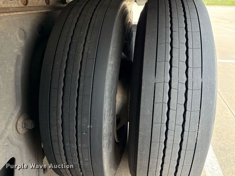 image for item EJ3739 2014 Vanguard VXP 57' dry van trailer