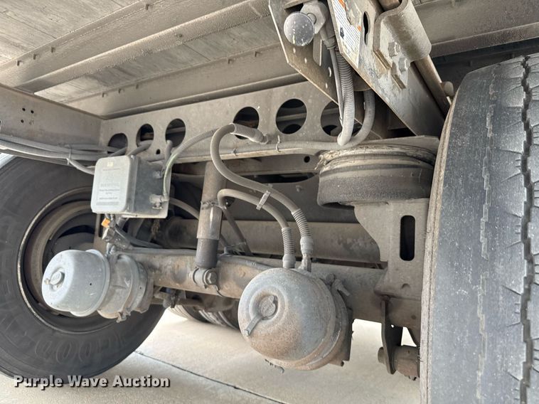 image for item EJ3739 2014 Vanguard VXP 57' dry van trailer