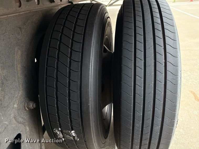 image for item EJ3740 2014 Vanguard VXP 57' dry van trailer