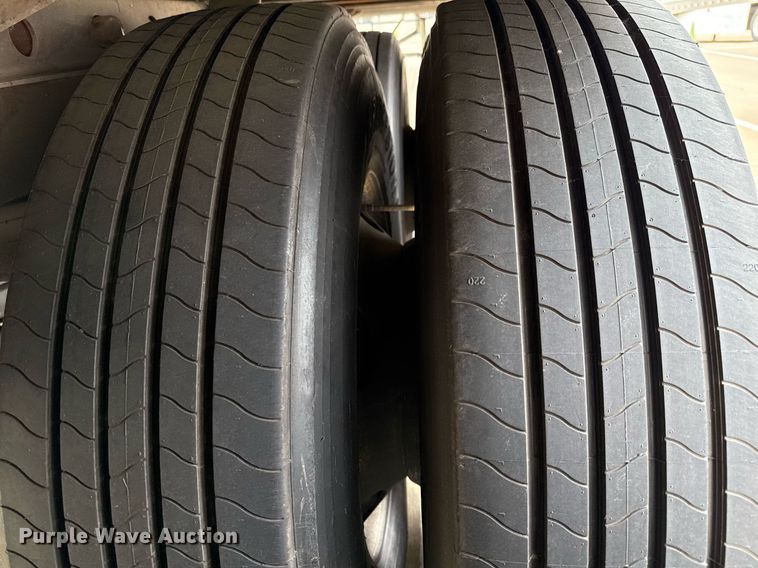 image for item EJ3740 2014 Vanguard VXP 57' dry van trailer