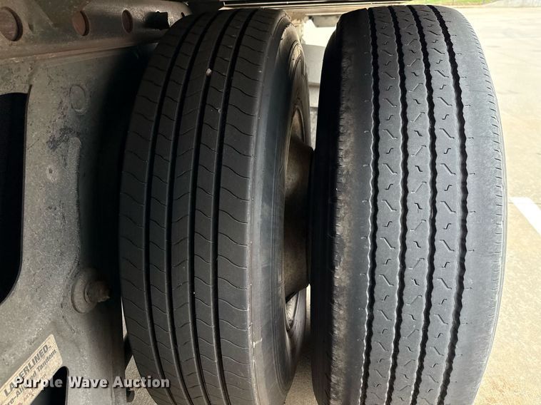 image for item EJ3740 2014 Vanguard VXP 57' dry van trailer