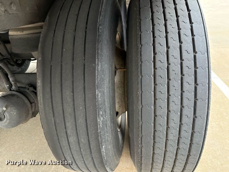 image for item EJ3740 2014 Vanguard VXP 57' dry van trailer