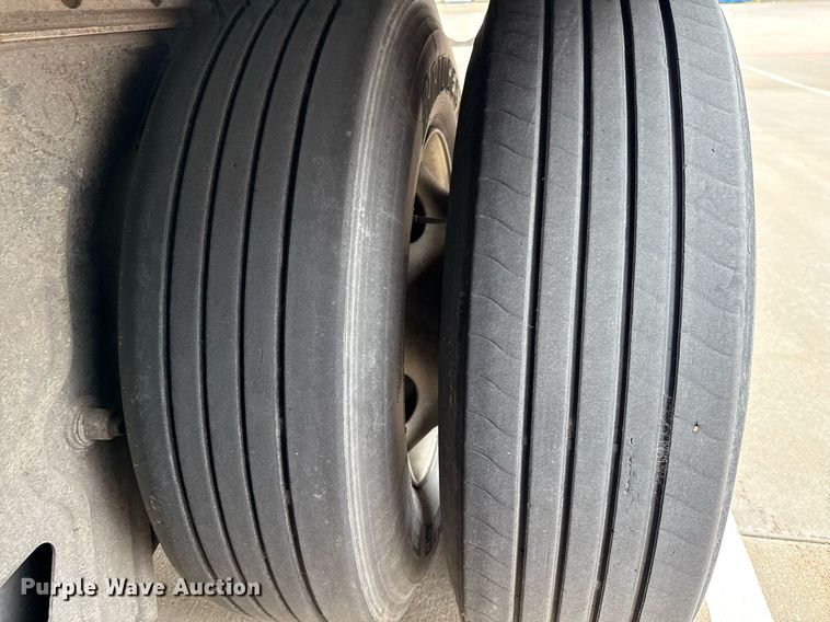 image for item EJ3741 2014 Vanguard VXP 57' dry van trailer