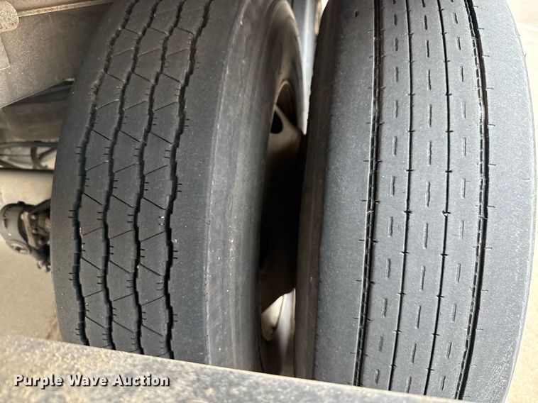 image for item EJ3741 2014 Vanguard VXP 57' dry van trailer