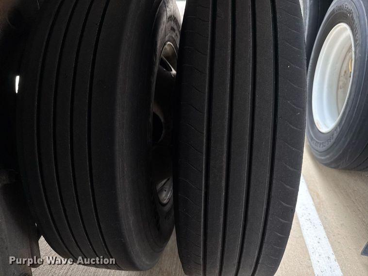 image for item EJ3742 2014 Vanguard VXP 57' dry van trailer