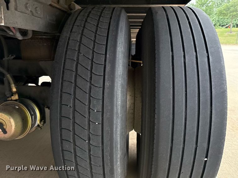 image for item EJ3742 2014 Vanguard VXP 57' dry van trailer