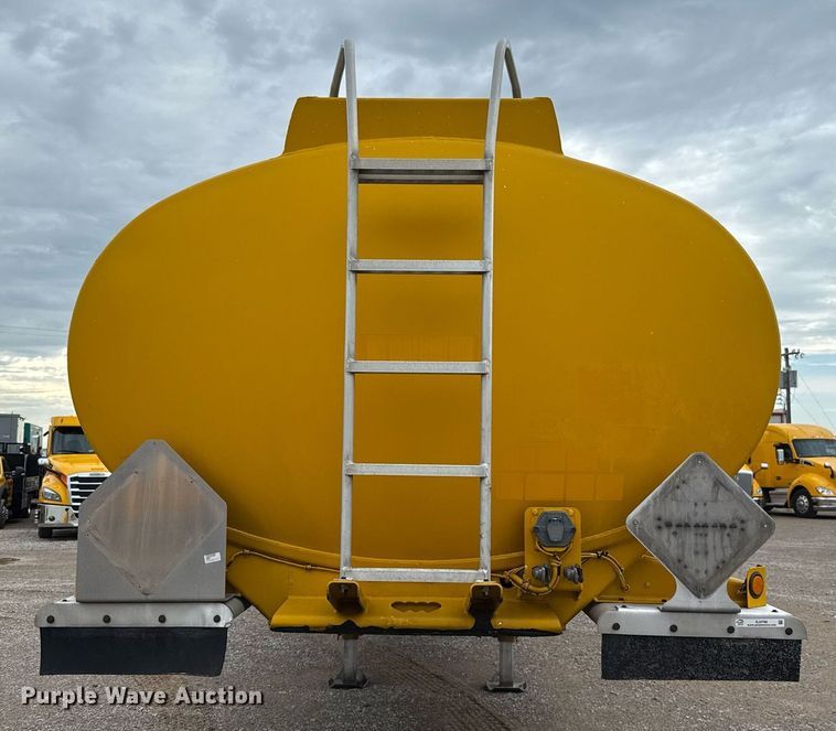 image for item EJ4766 2008 Beall BAST-97-3-DC tank trailer