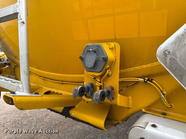 image for item EJ4766 2008 Beall BAST-97-3-DC tank trailer