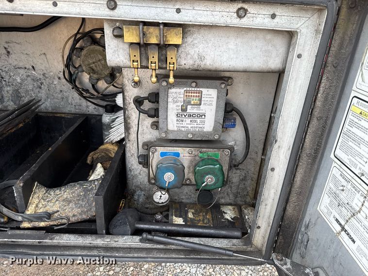 image for item EJ4766 2008 Beall BAST-97-3-DC tank trailer