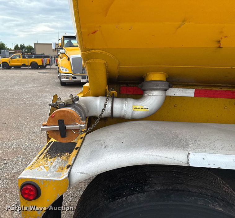 image for item EJ4766 2008 Beall BAST-97-3-DC tank trailer