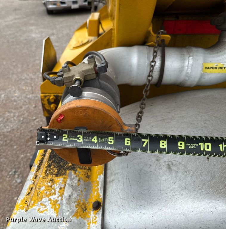 image for item EJ4766 2008 Beall BAST-97-3-DC tank trailer