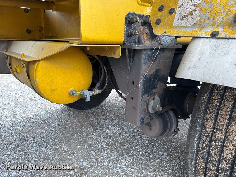 image for item EJ4766 2008 Beall BAST-97-3-DC tank trailer