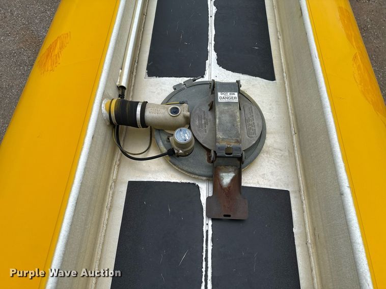 image for item EJ4766 2008 Beall BAST-97-3-DC tank trailer