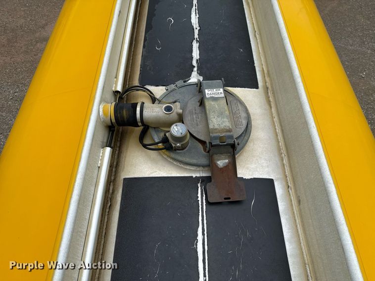 image for item EJ4766 2008 Beall BAST-97-3-DC tank trailer