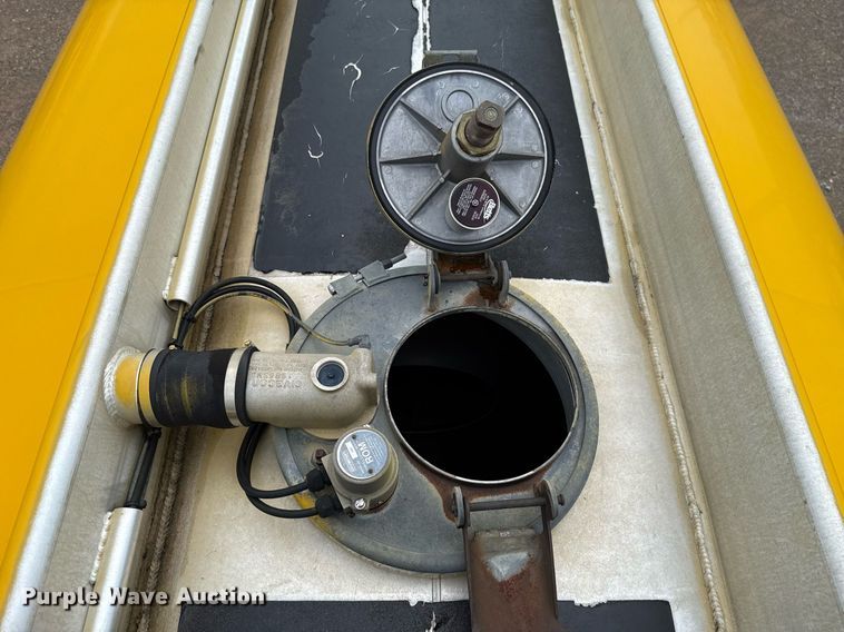 image for item EJ4766 2008 Beall BAST-97-3-DC tank trailer