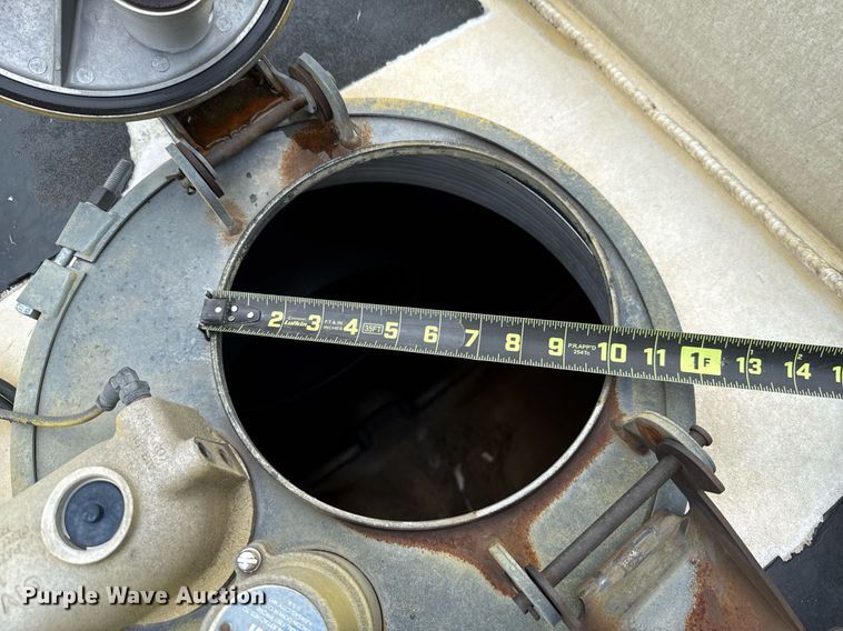 image for item EJ4766 2008 Beall BAST-97-3-DC tank trailer