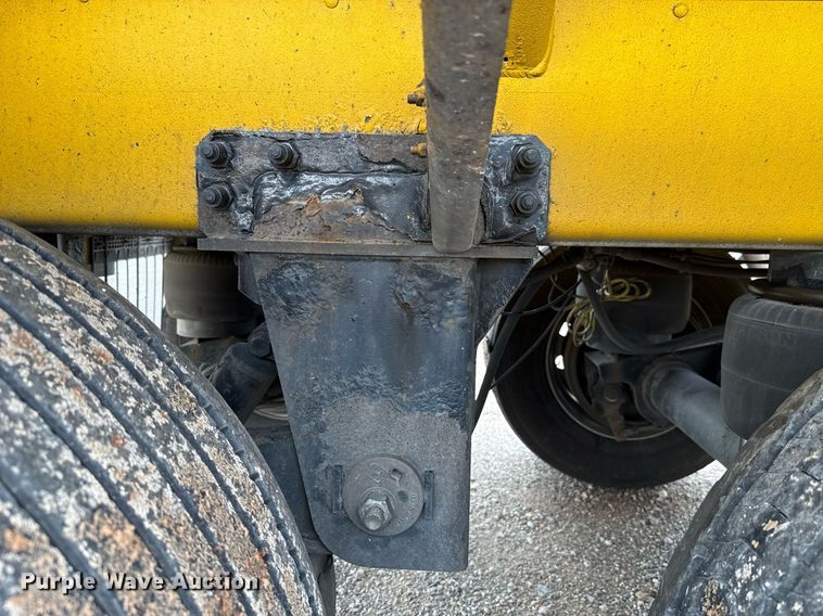 image for item EJ4766 2008 Beall BAST-97-3-DC tank trailer